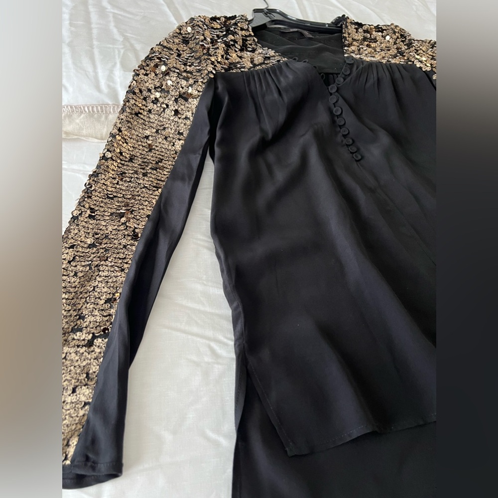 BCBGMaxAzria Black & Gold Silk Sequin Blouse – NWOT - Picture 9 of 11